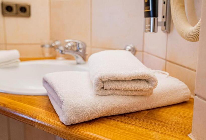 带阳台的豪华间, Berghotel & Chalets Adersberg