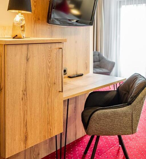 带阳台的标准单人间, Berghotel & Chalets Adersberg