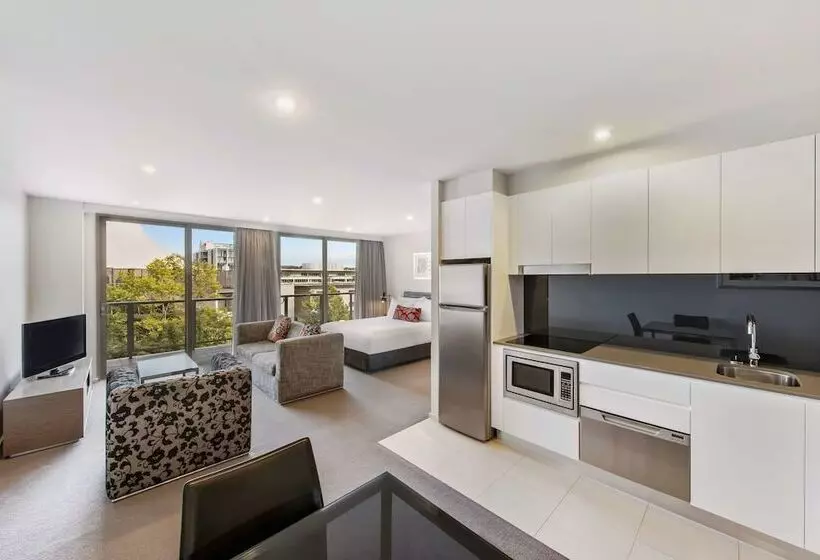 استودیوی پریمیوم, Adina Serviced Apartments Canberra, Dickson