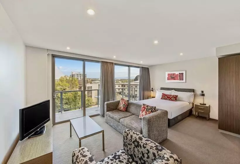 استودیوی پریمیوم, Adina Serviced Apartments Canberra, Dickson