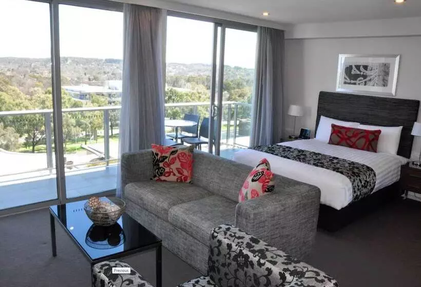 استودیوی پریمیوم, Adina Serviced Apartments Canberra, Dickson