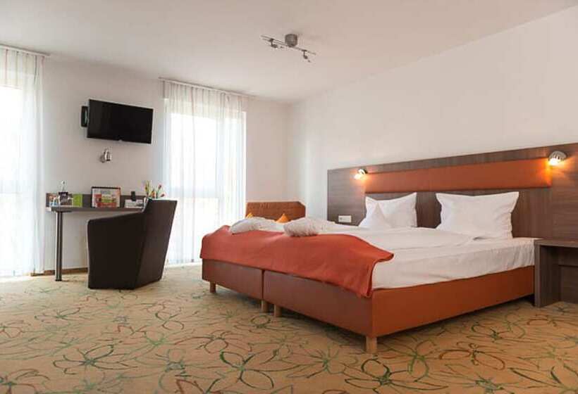 اتاق استاندارد سه نفره, Aviva