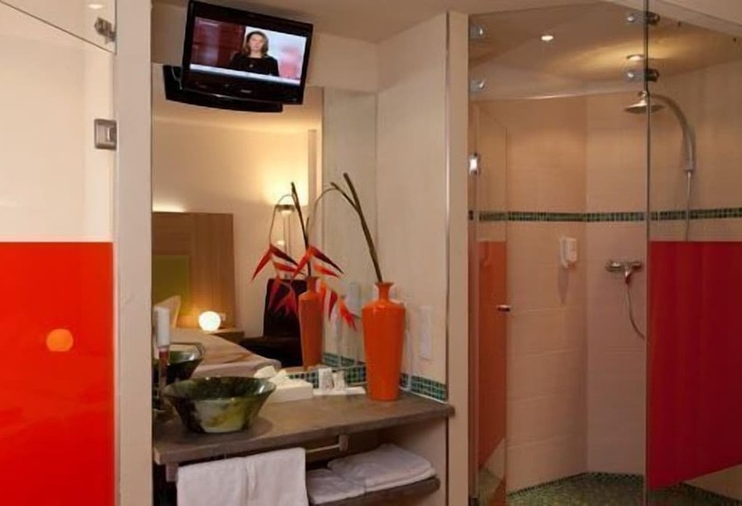 اتاق استاندارد چهار تخته, Aviva