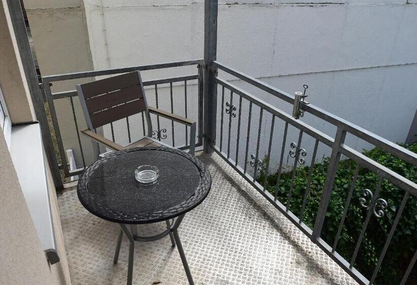 컴포트 룸, Garni Goldene Henne