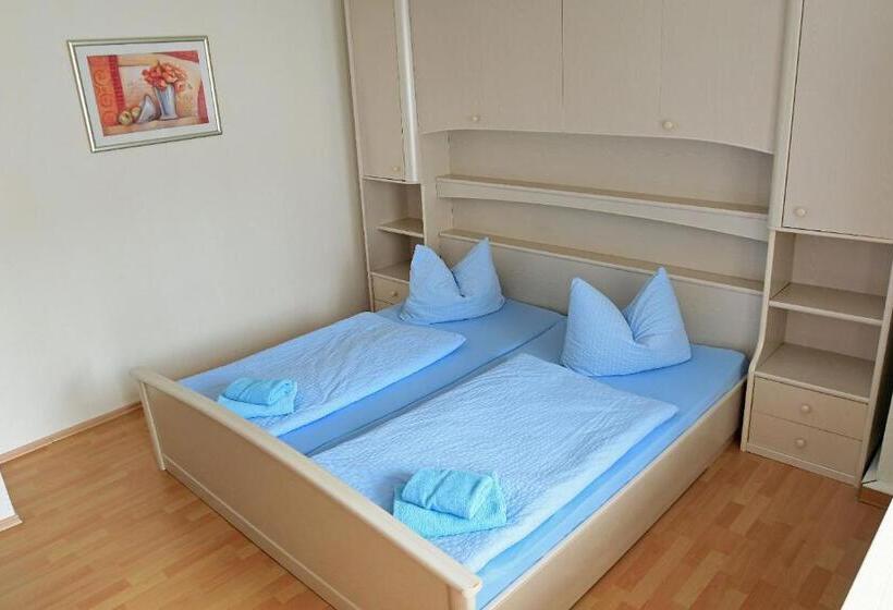 컴포트 룸, Garni Goldene Henne