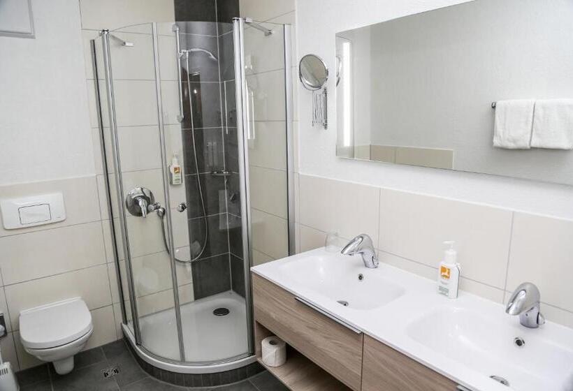 غرفة عائلية, Hirsch