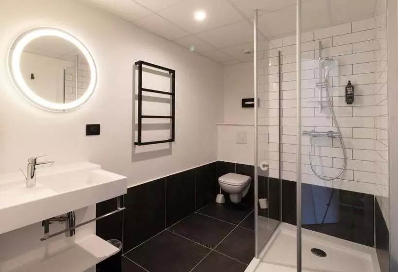 اتاق سوپریور با بالکن, Ibis Roquebrune Cap Martin Menton