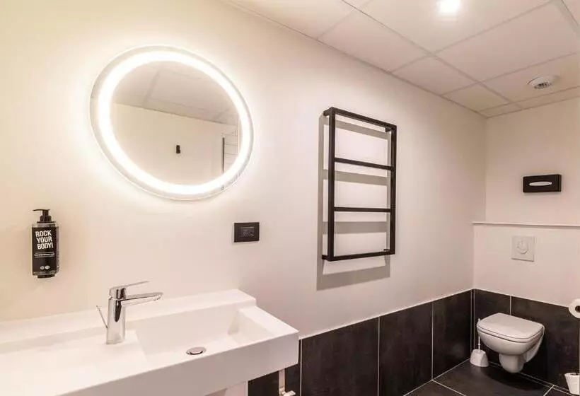 اتاق سوپریور با بالکن, Ibis Roquebrune Cap Martin Menton