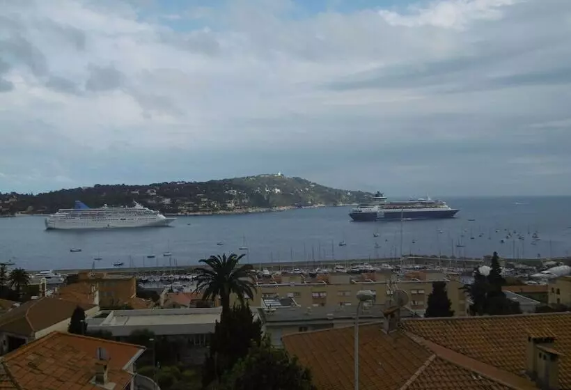 اتاق خانوادگی با چشم‌انداز دریا, La Flore