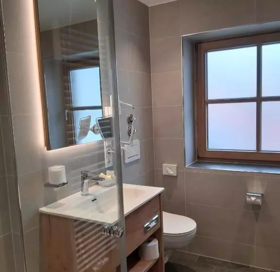 Sviitti, Deva Hotel Alpenglück