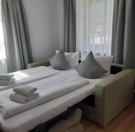 Sviitti, Deva Hotel Alpenglück