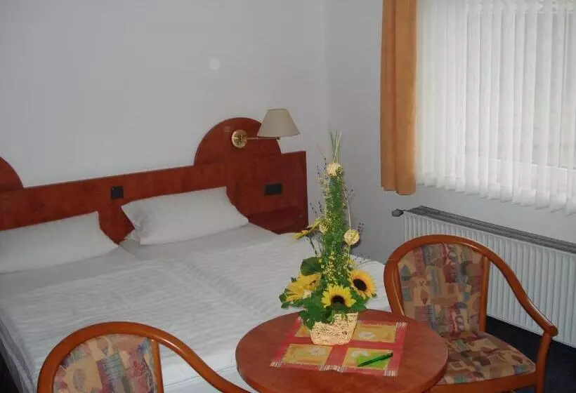 Standard Room, Restaurant Zum Roeddenberg