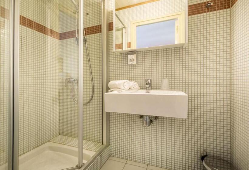 اتاق پنج‌تخته استاندارد, Rhodos Morzine