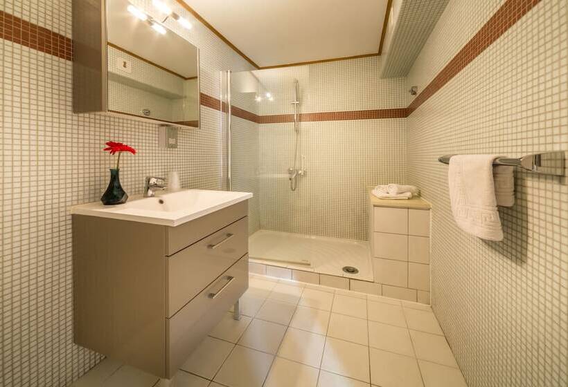 اتاق استاندارد سه نفره, Rhodos Morzine