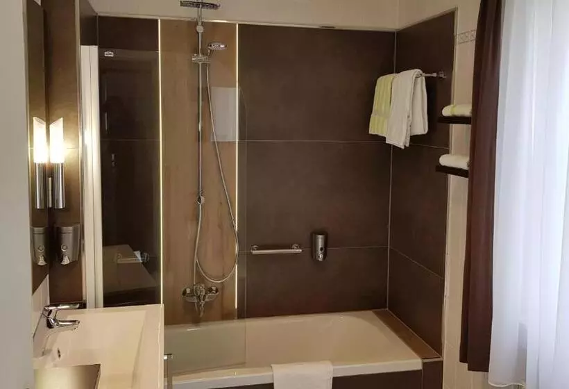 Premium Kolmen Hengen Huone, Rhöner Land Garni   Bed & Breakfast
