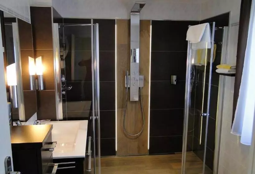 Premium Kolmen Hengen Huone, Rhöner Land Garni   Bed & Breakfast