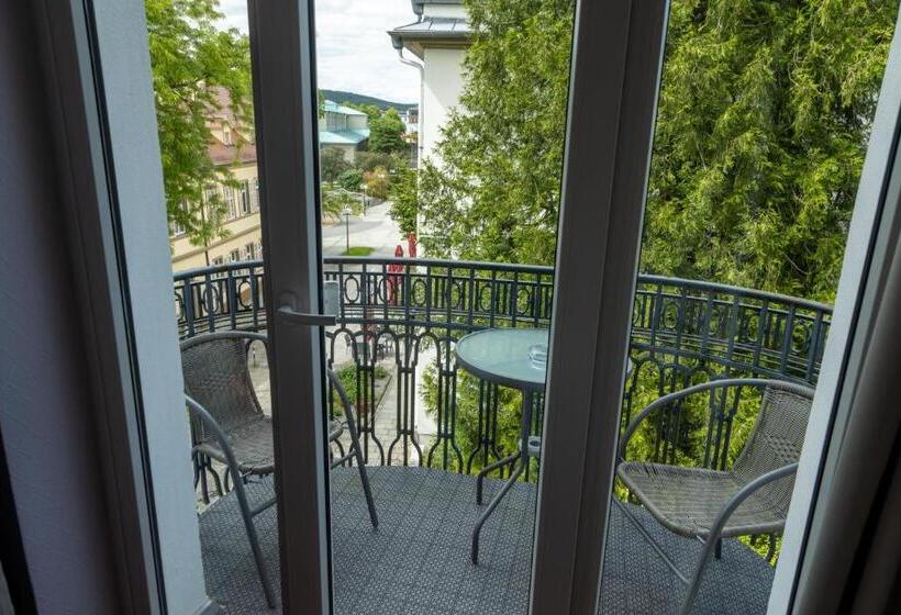 غرفة قياسية فردية, Weisses Haus