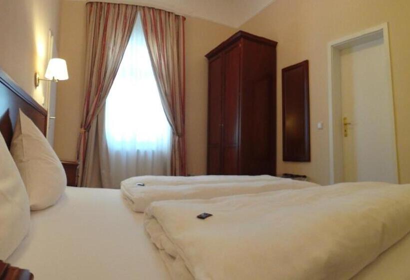 جناح, Weisses Haus