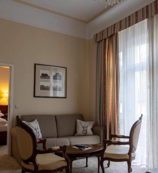 جناح, Weisses Haus