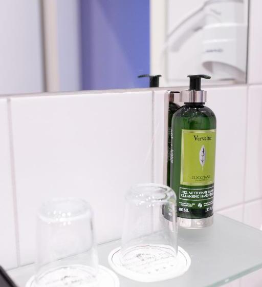 غرفة قياسية فردية مزودة بشُرفة, Weisses Haus