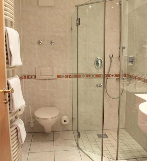 اتاق سوپریور, Zur Post