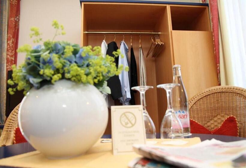 اتاق سوپریور, Zur Post