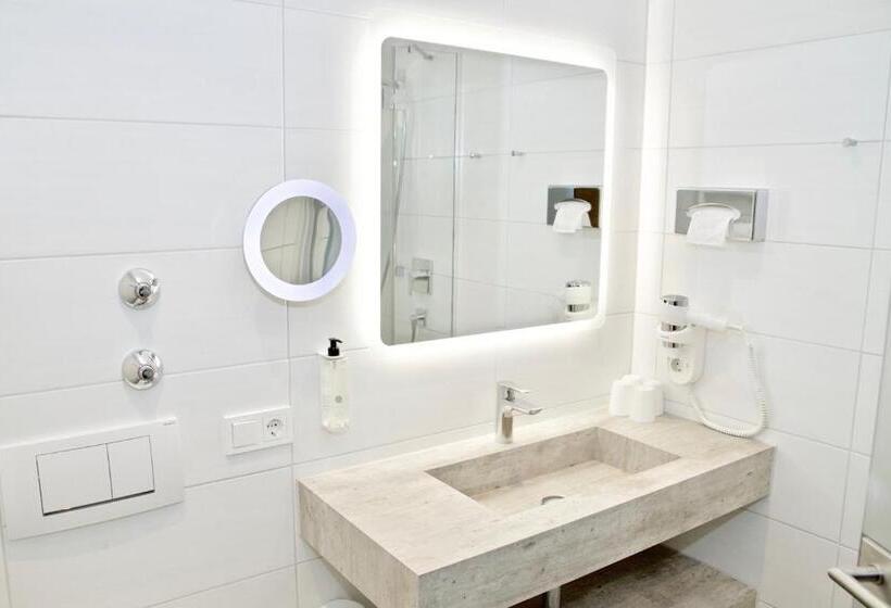 اتاق استاندارد چهار تخته, Zur Post