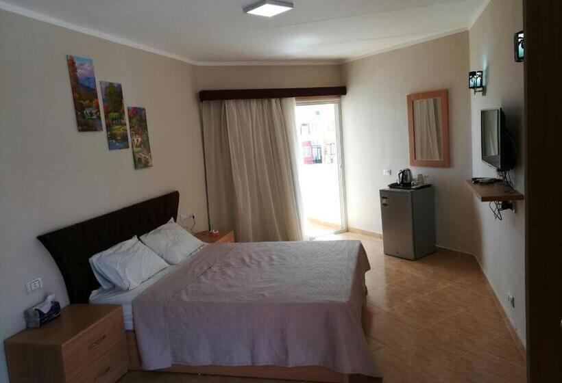 کلبه ییلاقی, Andalusia Blue Beach Hurghada