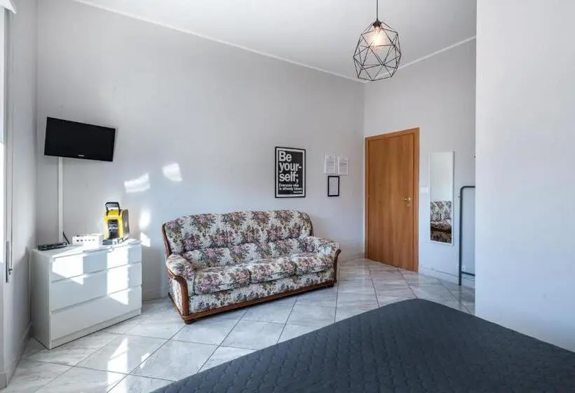 اتاق استاندارد با سرویس بهداشتی مشترک, Travelershome Ciampino Rooms