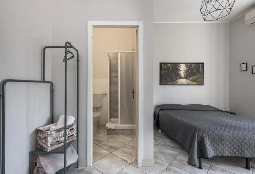 اتاق استاندارد با سرویس بهداشتی مشترک, Travelershome Ciampino Rooms