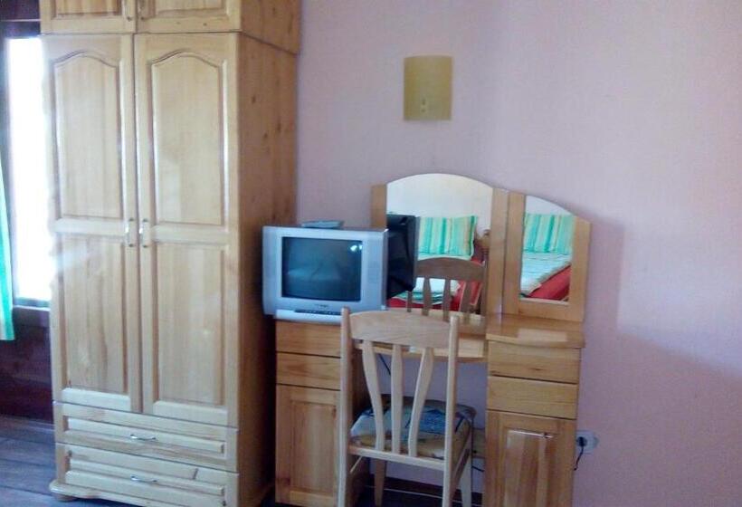 اتاق استاندارد چهارنفره با بالکن, Guest House Lorian