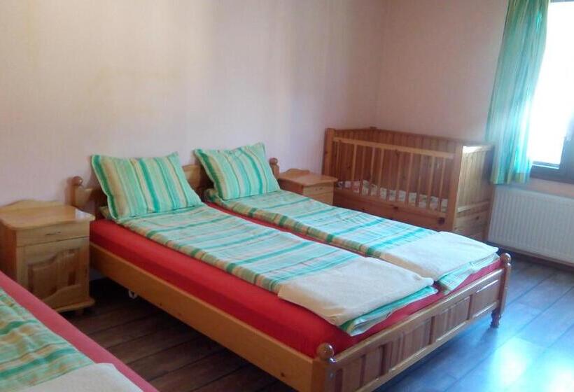 اتاق استاندارد چهارنفره با بالکن, Guest House Lorian