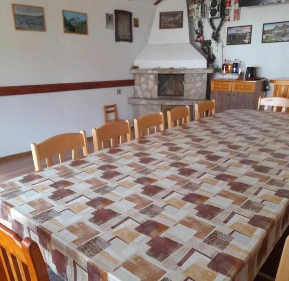 اتاق استاندارد چهارنفره با بالکن, Guest House Lorian