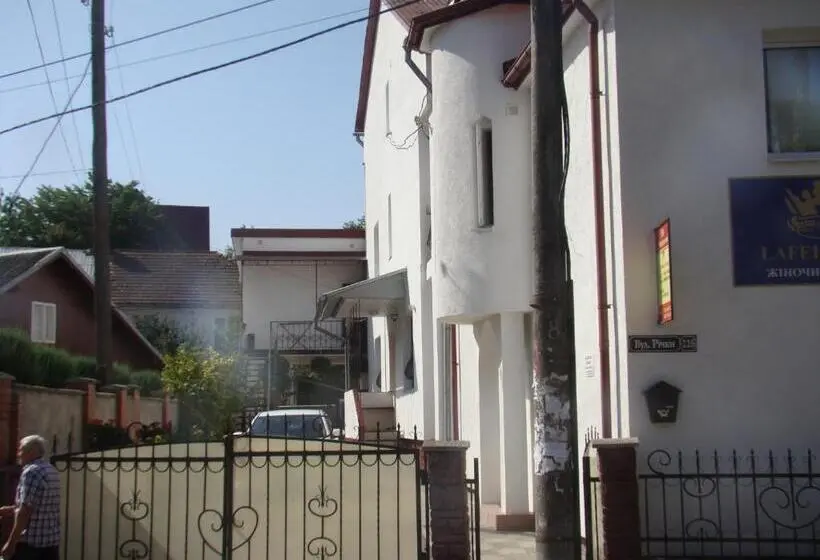 اتاق استاندارد سه نفره, Sadyba Margaryta