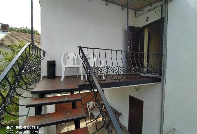 חדר סטנדרט לשלושה, Sadyba Margaryta