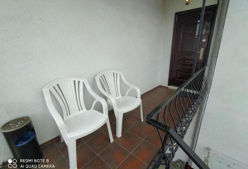 חדר סטנדרט לשלושה, Sadyba Margaryta