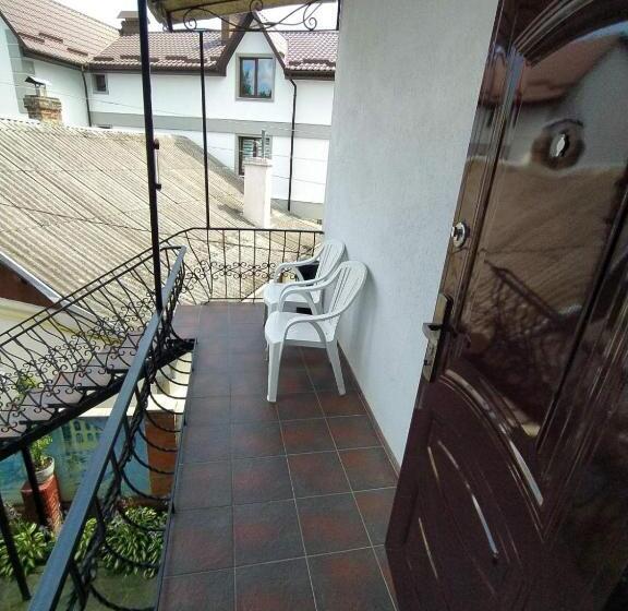 חדר סטנדרט לשלושה, Sadyba Margaryta