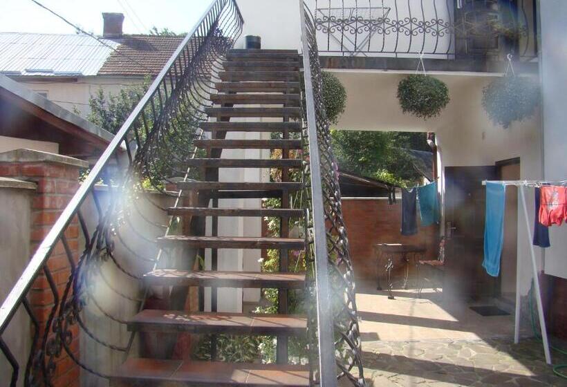 סטודיו דלוקס, Sadyba Margaryta