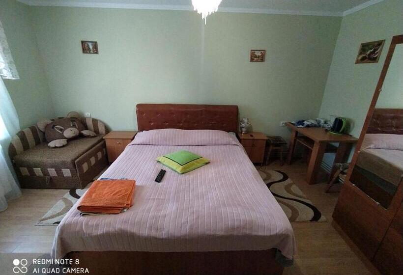 חדר סטנדרט לשלושה, Sadyba Margaryta