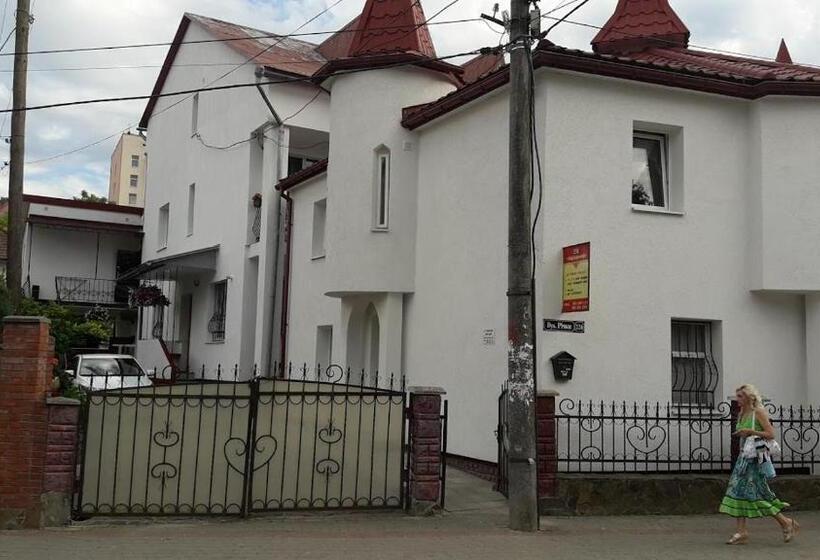 חדר סטנדרט לשלושה, Sadyba Margaryta