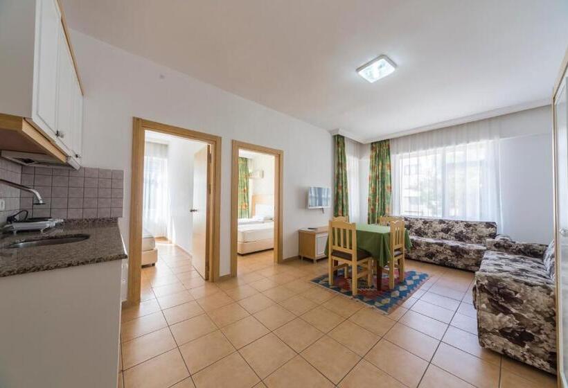 غرفة عائلية مطلّة علي الحديقة, Eftalia Down Town