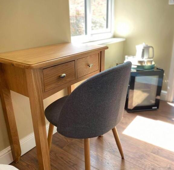 חדר דלוקס, The Black Swan