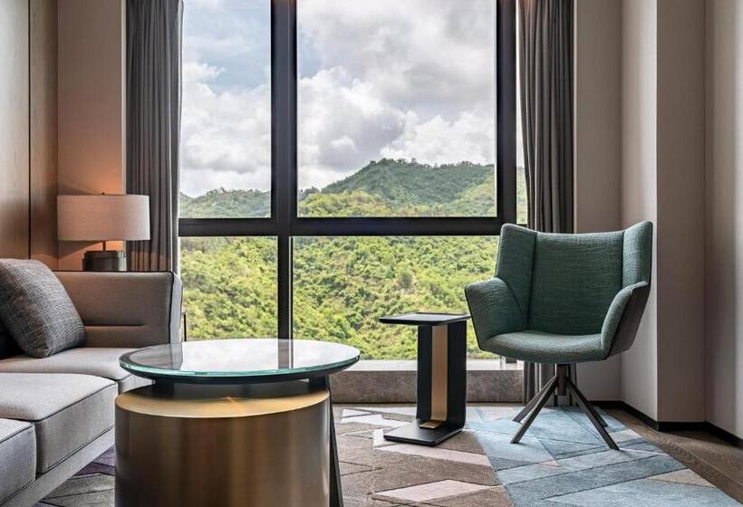 מיטת קינג בסוויטה, The G Shenzhen, A Tribute Portfolio