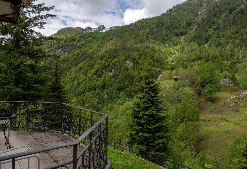 חדר דלוקס עם מרפסת, Villa Pineta