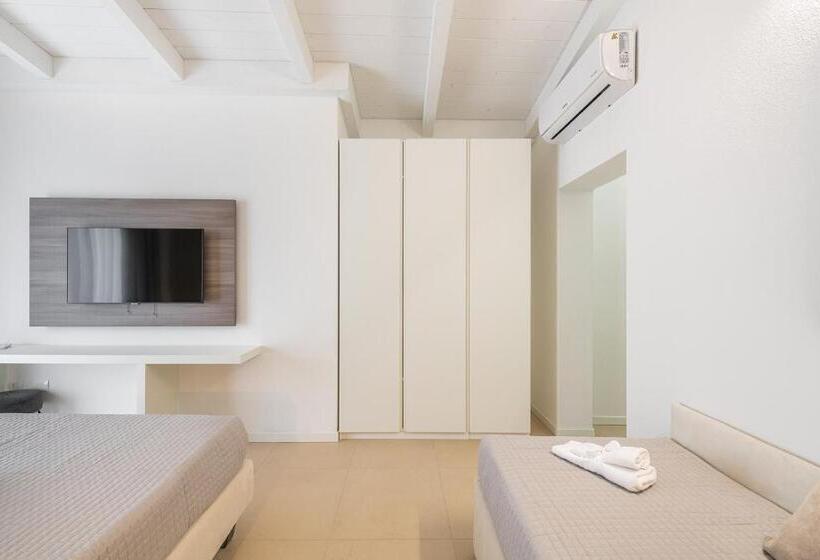 اتاق استاندارد سه تخته با چشمانداز باغ, Palazzo Michelangelo