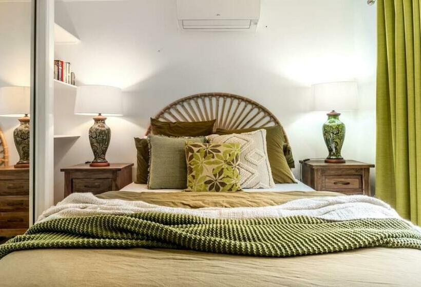 1ベッドルームハウス, Savannah House