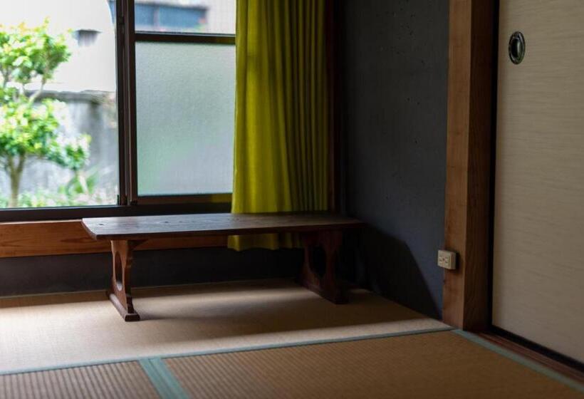 Номер Стандарт, Hostel 東風ノ家（kochi No Ya）