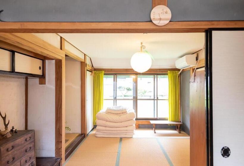 Номер Стандарт, Hostel 東風ノ家（kochi No Ya）