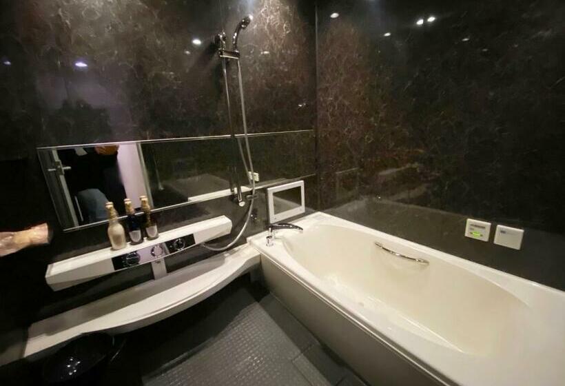 Ekonomiskt Rum, リバーサイド