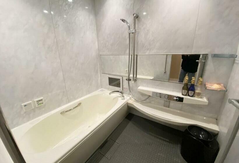 Ekonomiskt Rum, リバーサイド